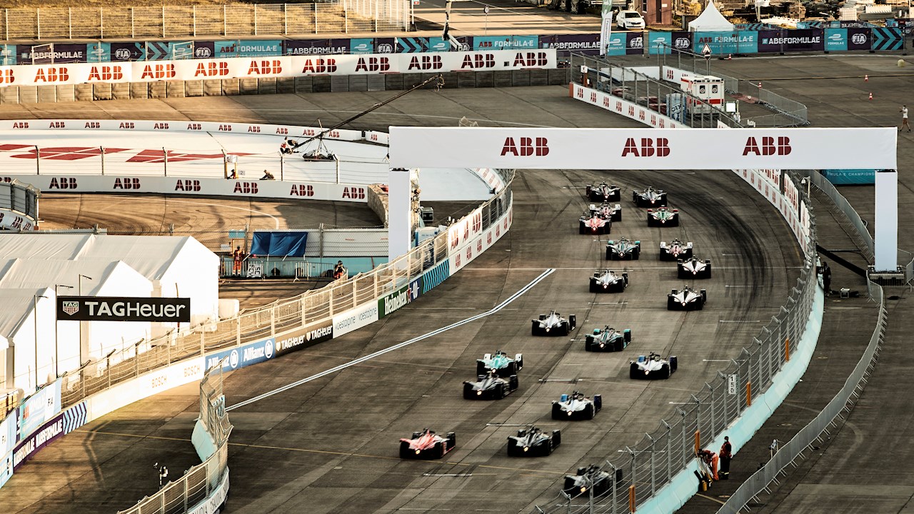 在柏林賽季結(jié)局中為 ABB 電動方程式賽車加油