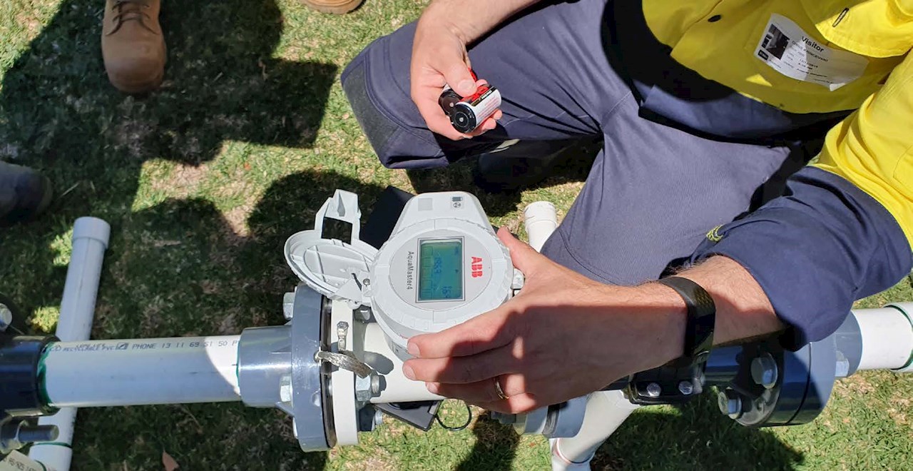 ABB 的電磁流量計(jì) AquaMaster4 被用于城市供水管網(wǎng)泄漏的智能監(jiān)測和控制。