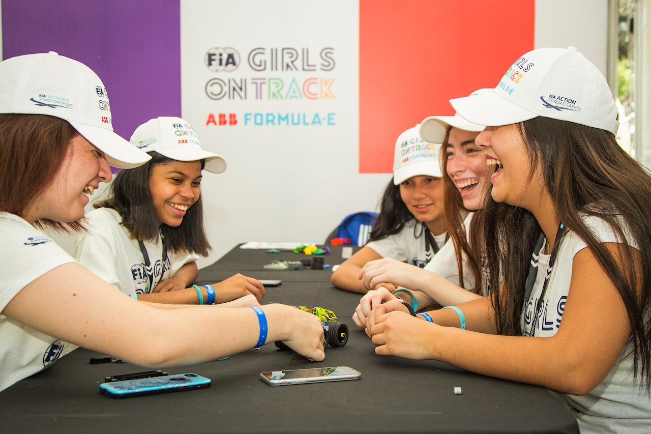 ABB 宣布與 FIA Girls on Track 建立全球合作伙伴關(guān)系