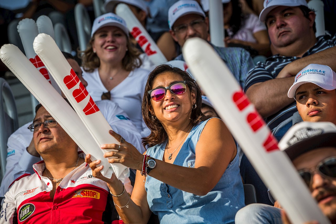 ABB電動(dòng)方程式賽車(chē)在墨西哥城高飛